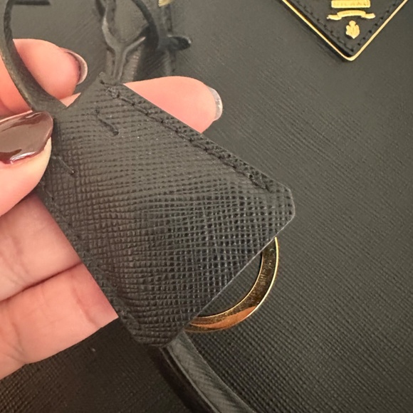 Black Prada Medium Galleria Saffiano Bag - Picture 15 of 16